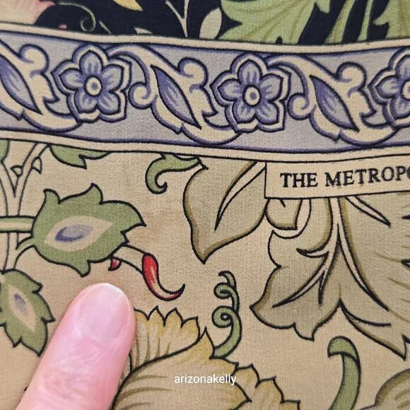 Metropolitan Museum of Art William Morris Silk Scarf "Compton" - Picture 6 of 12